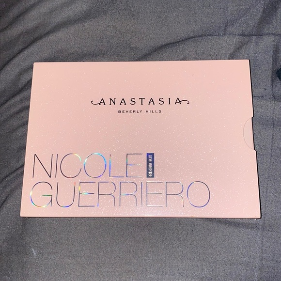Anastasia Beverly Hills Other - Anastasia Beverly Hills glow kit
